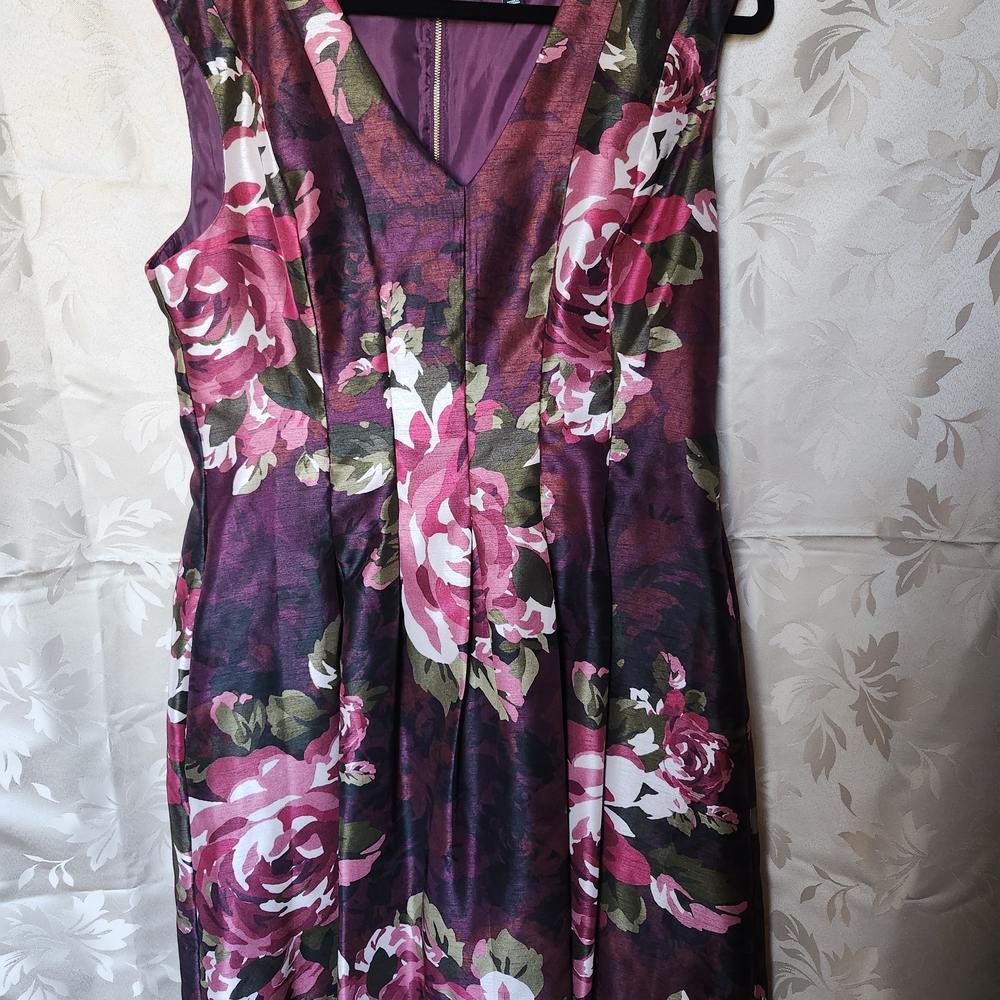 Roz & Ali Plum Floral V-Neck Midi Dress with Pink Blooms